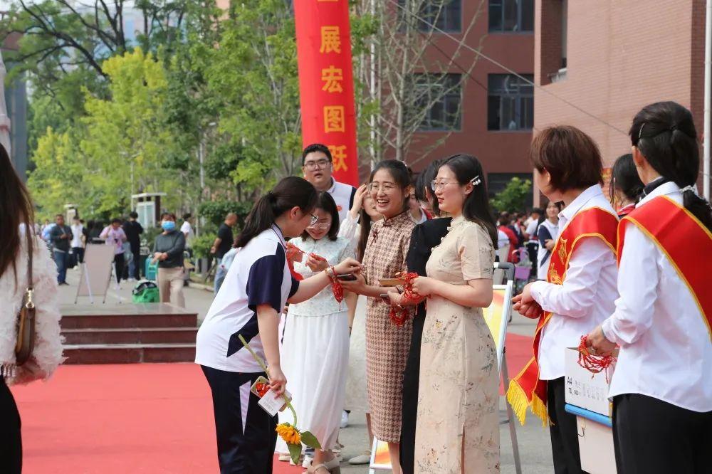 加油!向未来——挑战与机遇的世界,追寻梦想与未来的坚定信念