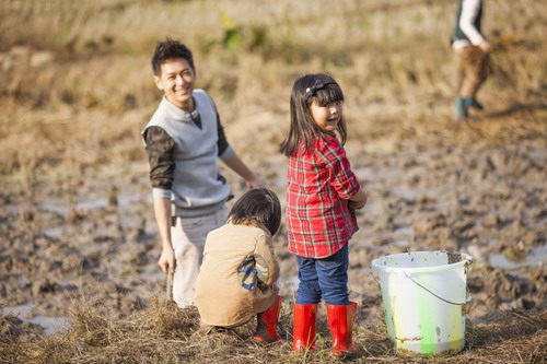 深度探讨现代家庭亲子陪伴的重要性，爸爸去哪儿？陪伴是最好的教育。